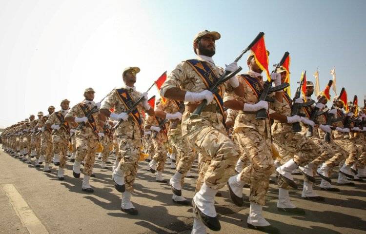 Iranian Revolutionary Guads hold war games in Gulf