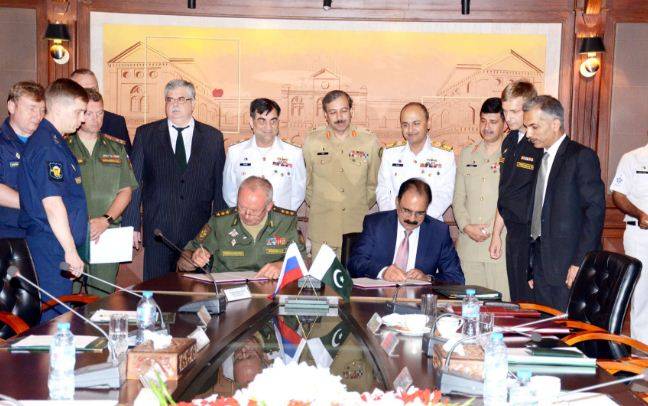 In a first, Pakistan Russia sign historic defence cooperation agreement