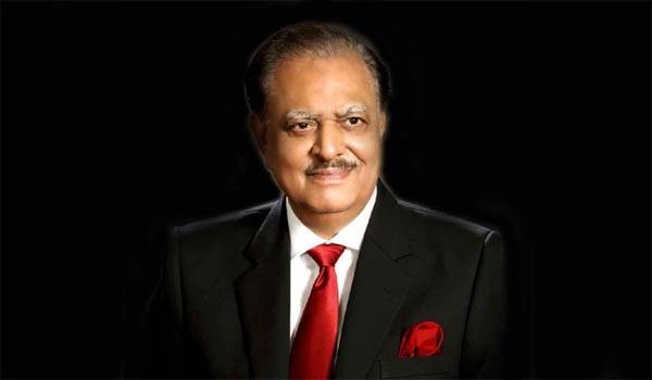 President Mamnoon Hussain sets the ball rolling for PM Imran Khan