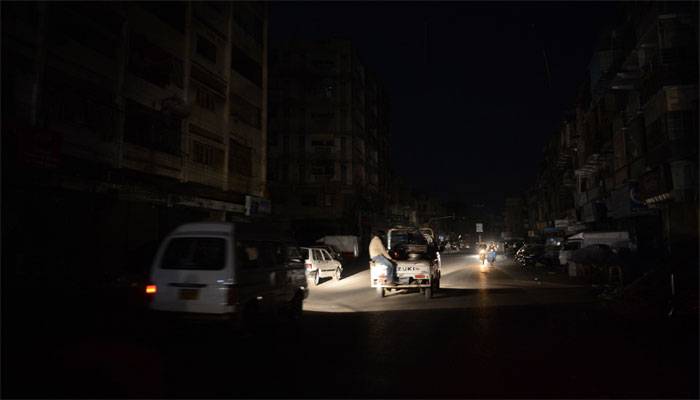 Karachi plunges into darkness due to fault in transmission lines