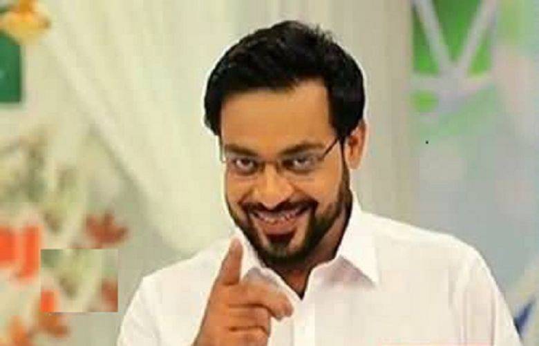 Dr Amir Liaqat launches yet another attack on PTI leadership
