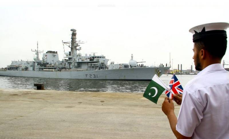 Royal Navy warship arrives at Karachi Port for bilateral exercise