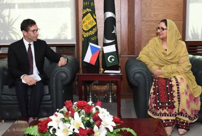 Zubaida Jalal emphasizes to extend cooperation in defence production with Czech Republic