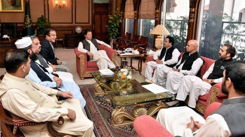 A delegation of senators calls on PM