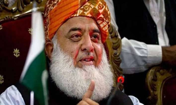 MMA Chief Fazal ur Rehman narrowly escaped car crash