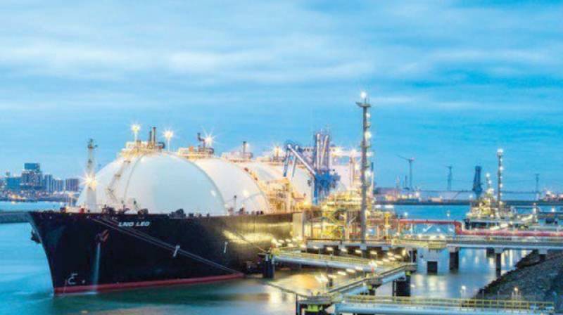 Federal government mulling option of reviewing LNG terminals deals