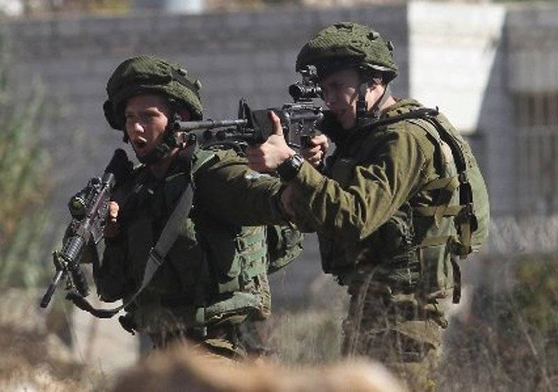 Israeli forces martyr a Palestinian on Gaza border