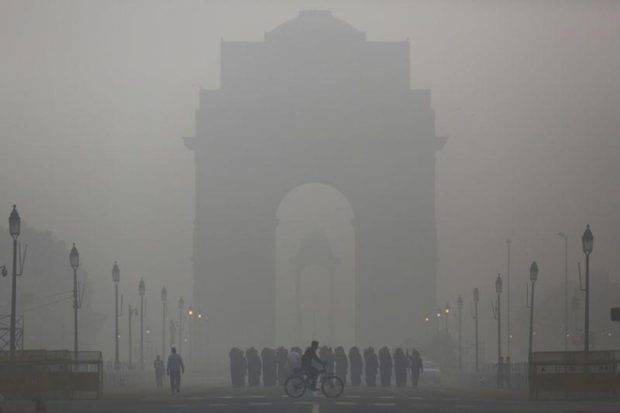 Deadly smog enshrouds New Delhi in a toxic haze