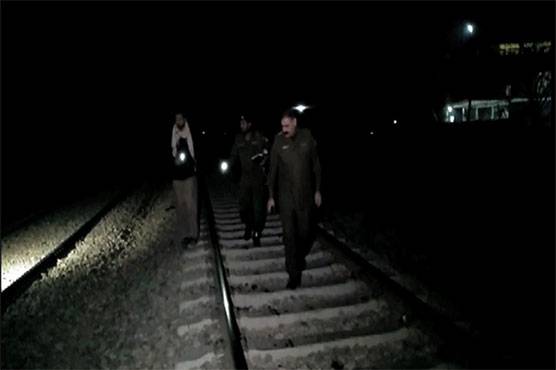 Pakistan Railways Karachi Express crushes four youth to death