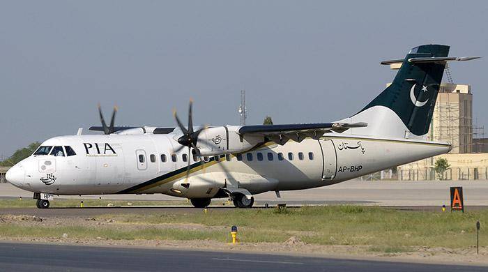 PIA plane crashes into Shaheen Airline plane at Karachi Airport