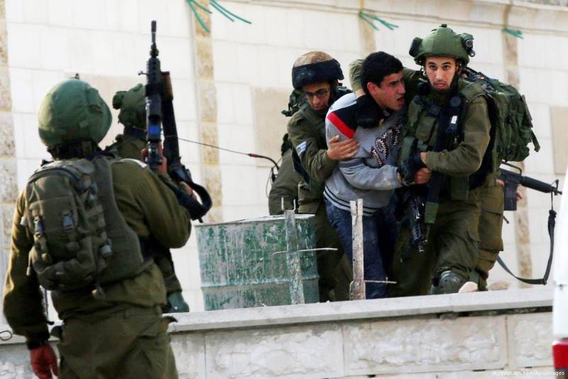 Israeli Forces arrested 7 Palestinians during raids