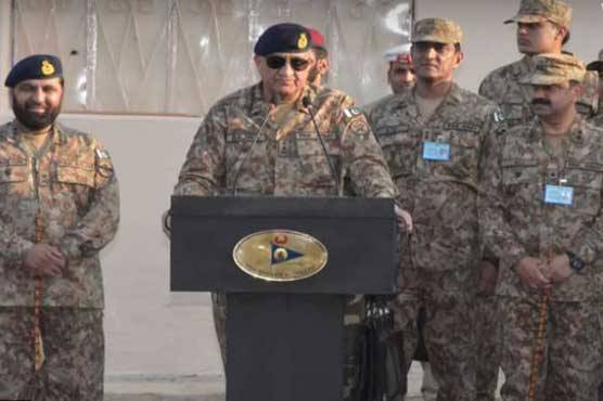 COAS General Bajwa visits forward troops in Sindh