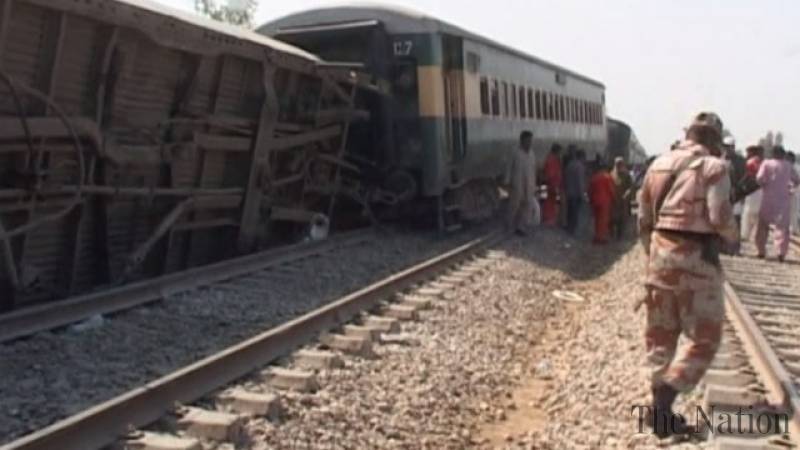 Pakistan Railways Shalimar Express derailed, casualties reported