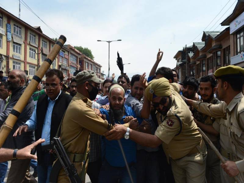 Indian police arrest over dozen youth in IOK
