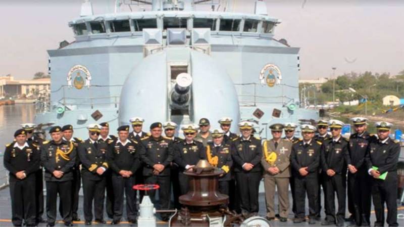 Pakistan Navy Ships given warn welcome at Iranian Port