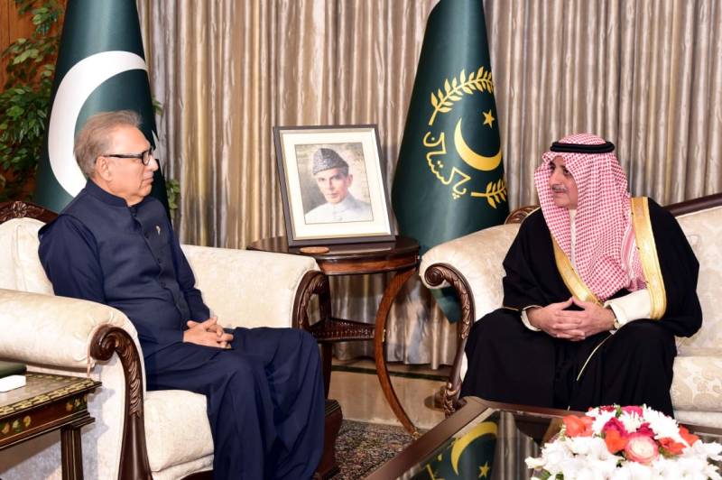 Saudi governor Tabuk holds talks with civil, military leadership