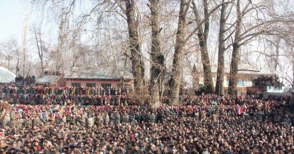 Thousands of People attend funeral prayers of martyred youth in Occupied Kashmir