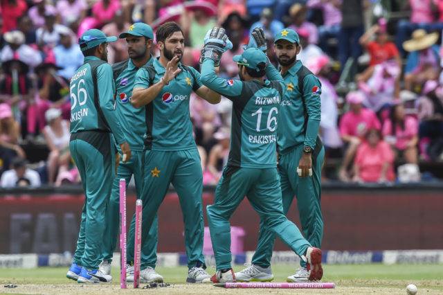 Pakistan gives a crushing defeat to South Africa in 4th ODI