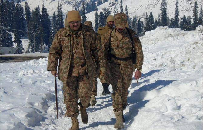 Corps Commander Rawalpindi visits LoC, gives tough message for LoC violations by enemy