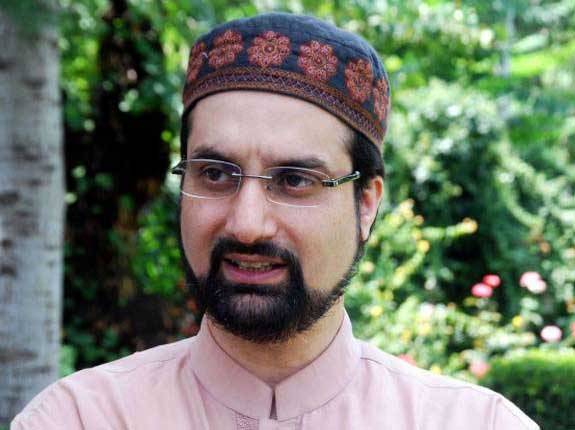 Mirwaiz strongly denounces assault on Kashmiri students in India