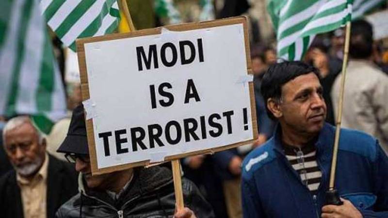 British Pakistanis and Kashmiris staged a big demonstrations outside Indian High Commission in London