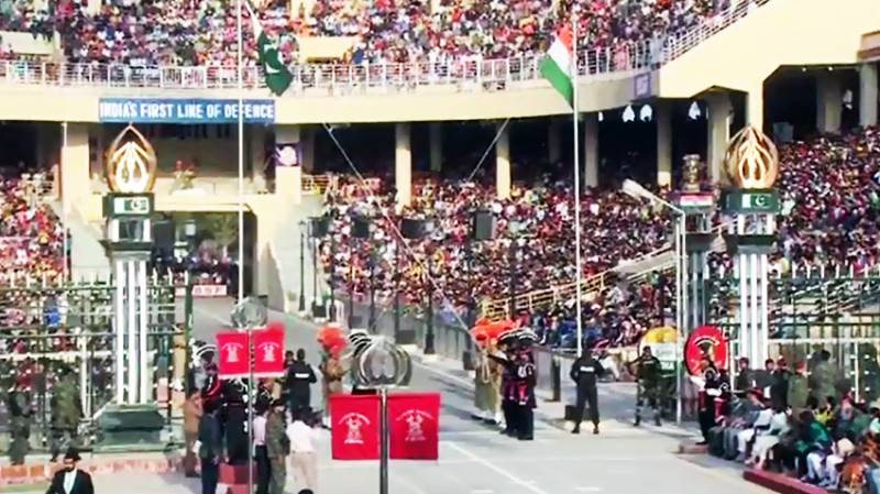 Impressive flag lowering ceremony held at Wagah border on Pakistan Day