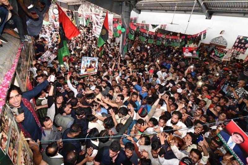 Karwan-e-Bhutto Train march reaches Nawabshah