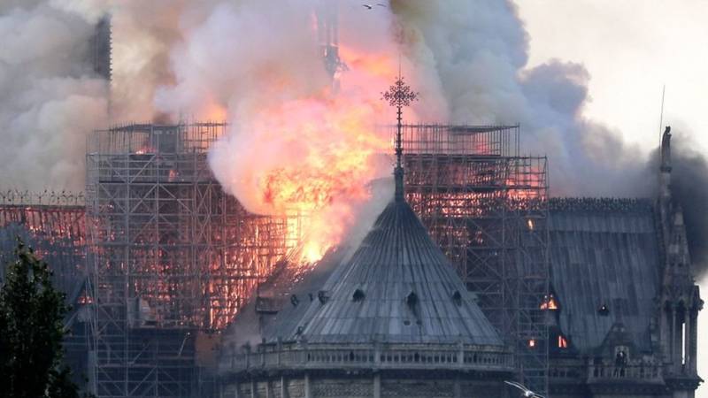 FM Qureshi expresses sadness over devastating fire at Notre-Dame Cathedral