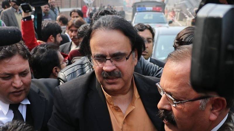 Dr Shahid Masood lands in trouble yet again