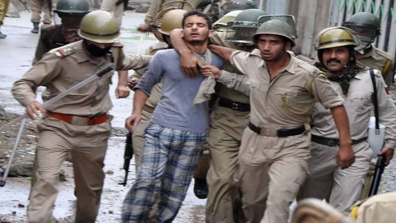 Indian police arrest several people during raids in Pulwama