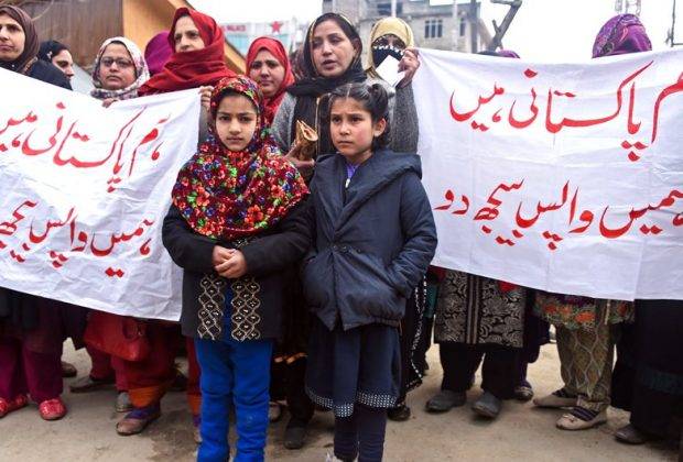 Pakistani wives of Occupied Kashmir youth demand travel documents from Indian government to return back to AJK