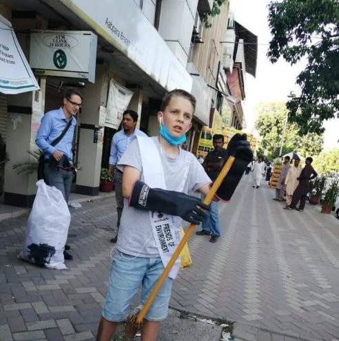 New German Ambassador in Islamabad follows Martin Kobler footsteps, stuns all with his trash segregation drive