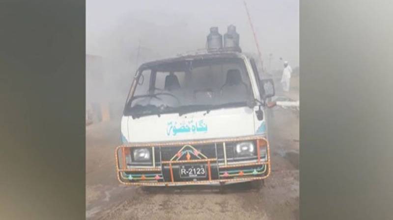 Five killed, eight injured in van cylinder blast in Kashmore