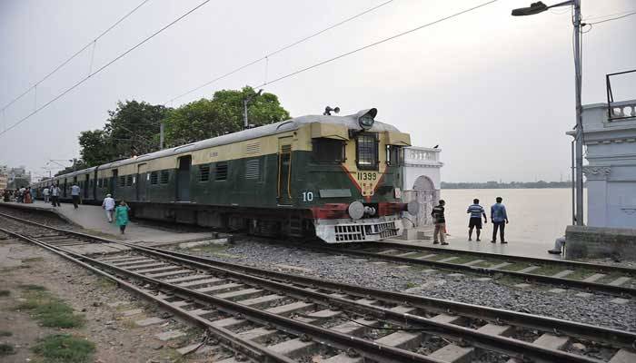 Railways Secretary reviews ongoing anti-encroachment drive