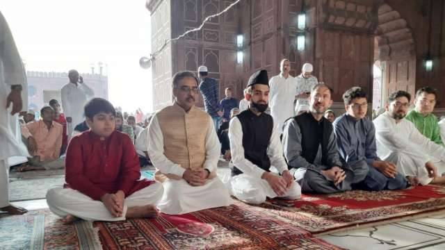 Pakistan Foreign secretary, High Commissioner in India offer Eid prayers at Jamia Masjid Delhi