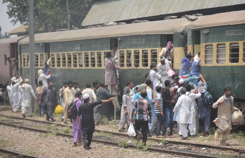 Pakistan Railways Bolan Express derailed on Sunday