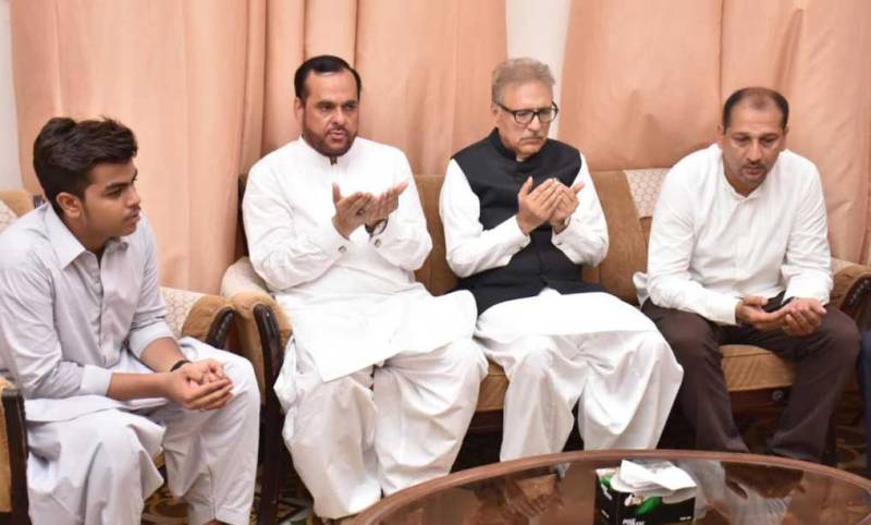 President Alvi visits residence of Allama Abbas Kumaili, offered fateha