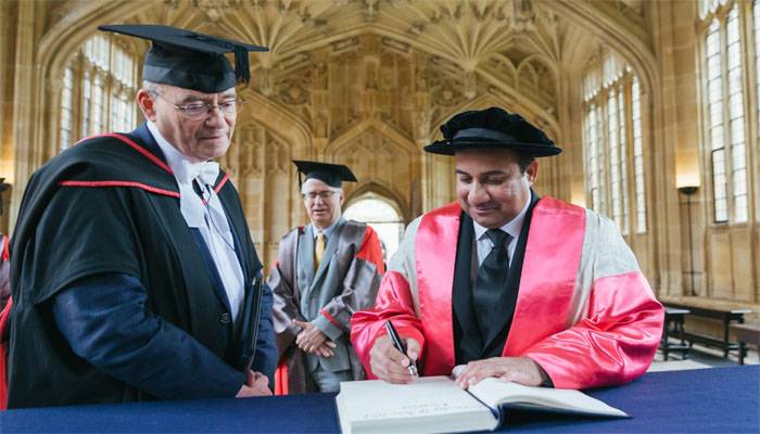 Ustad Rahat Fateh Ali Khan receives honorary degree at Oxford