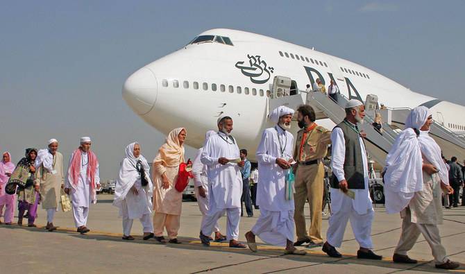 First Hajj flight carrying 150 pilgrims takes off from Quetta for Madina