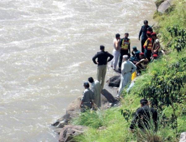 Muzaffarabad road accident : 4 dead as jeep plunges into Neelum River