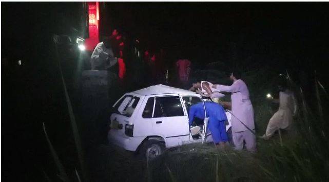 Pakistan Railways Green line train hits car at unmanned crossing, four of a family killed