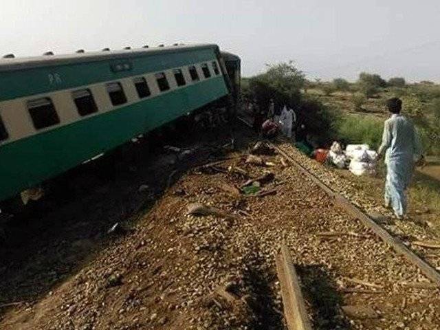 Pakistan Railways passenger train derails, atleast 12 people injured