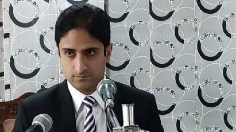 Srinagar Mayor Junaid Azim Mattu put under arrest by Indian troops in IOK