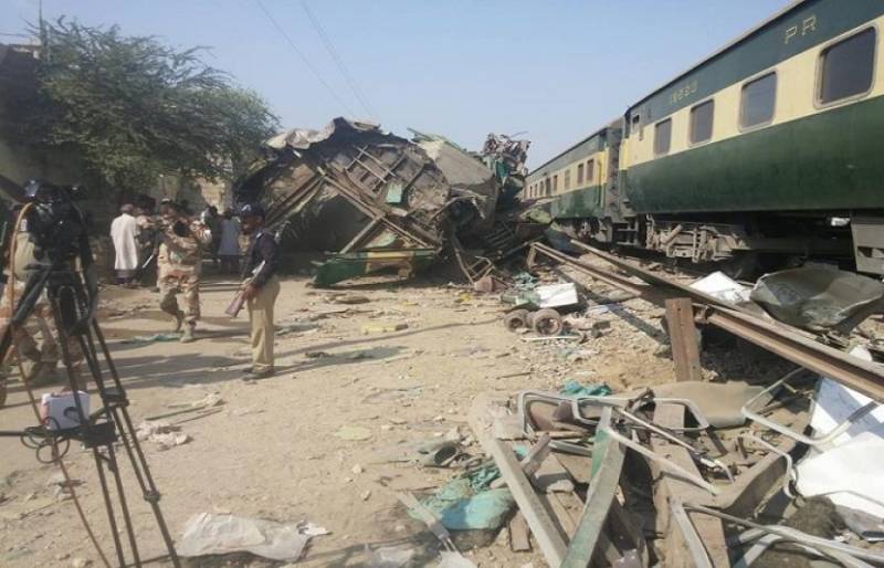 Pakistan Railways Bolan Express derailed, train traffic suspended