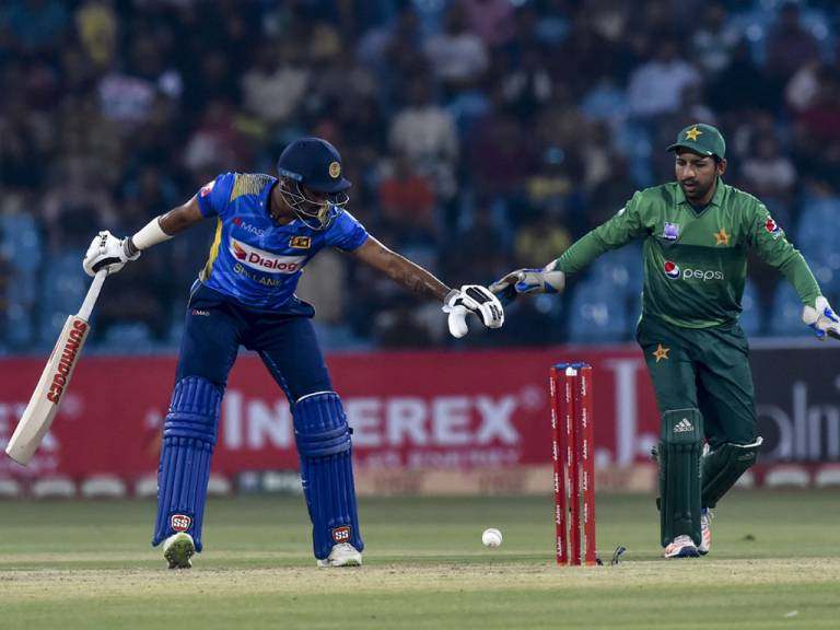 Srilankan cricket star leaves a message for the International teams over visit to Pakistan