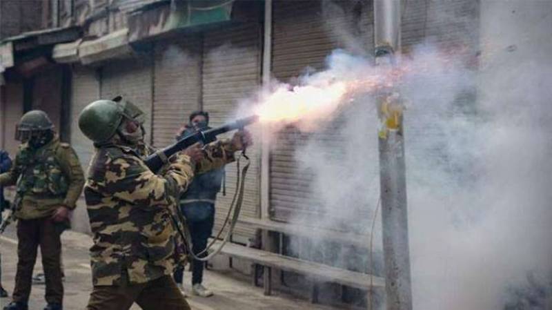 Indian forces resort to fire upon protesting Kashmiris on occasion of Islamophobic EU members drama visit to valley