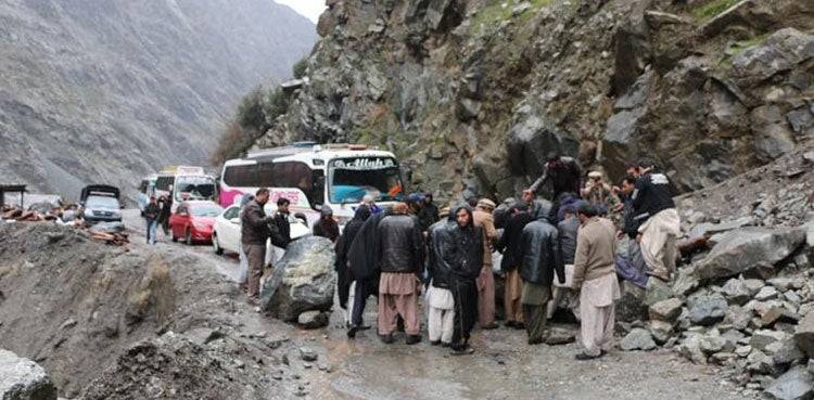 Karakoram Highway completely blocked, hundreds of passengers stranded overnight