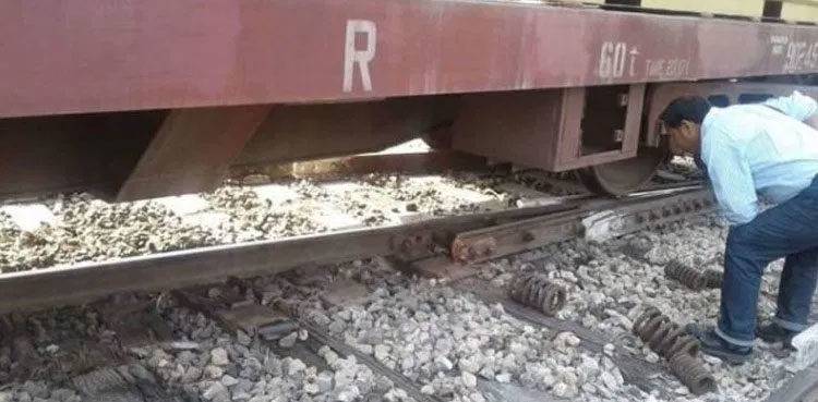 Pakistan Railways yet another train derailed suspending the North South main route traffic