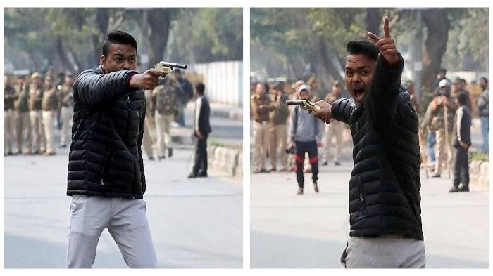 Hindu terrorist open fire on protesters outside Jamia Millia Islamia In New Delhi