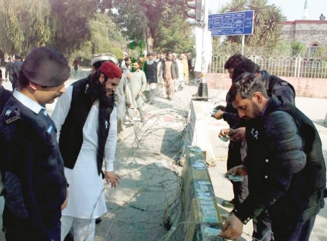 Notorious Cleric of Lal Masjid Abdul Aziz challenges federal government writ yet again